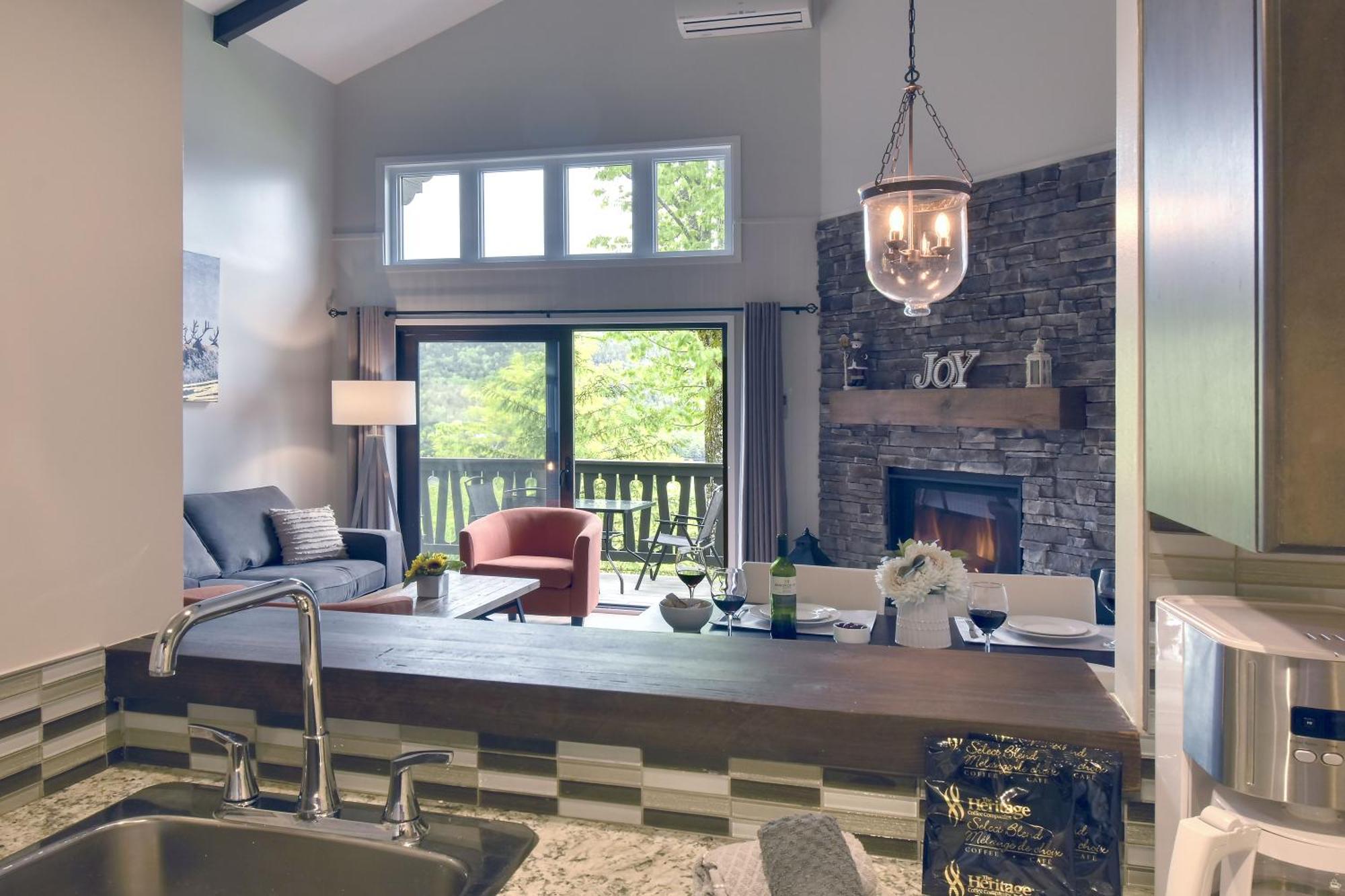 Stunning Condo - View On Lake Tremblant & Mountain Mont-Tremblant Exterior foto