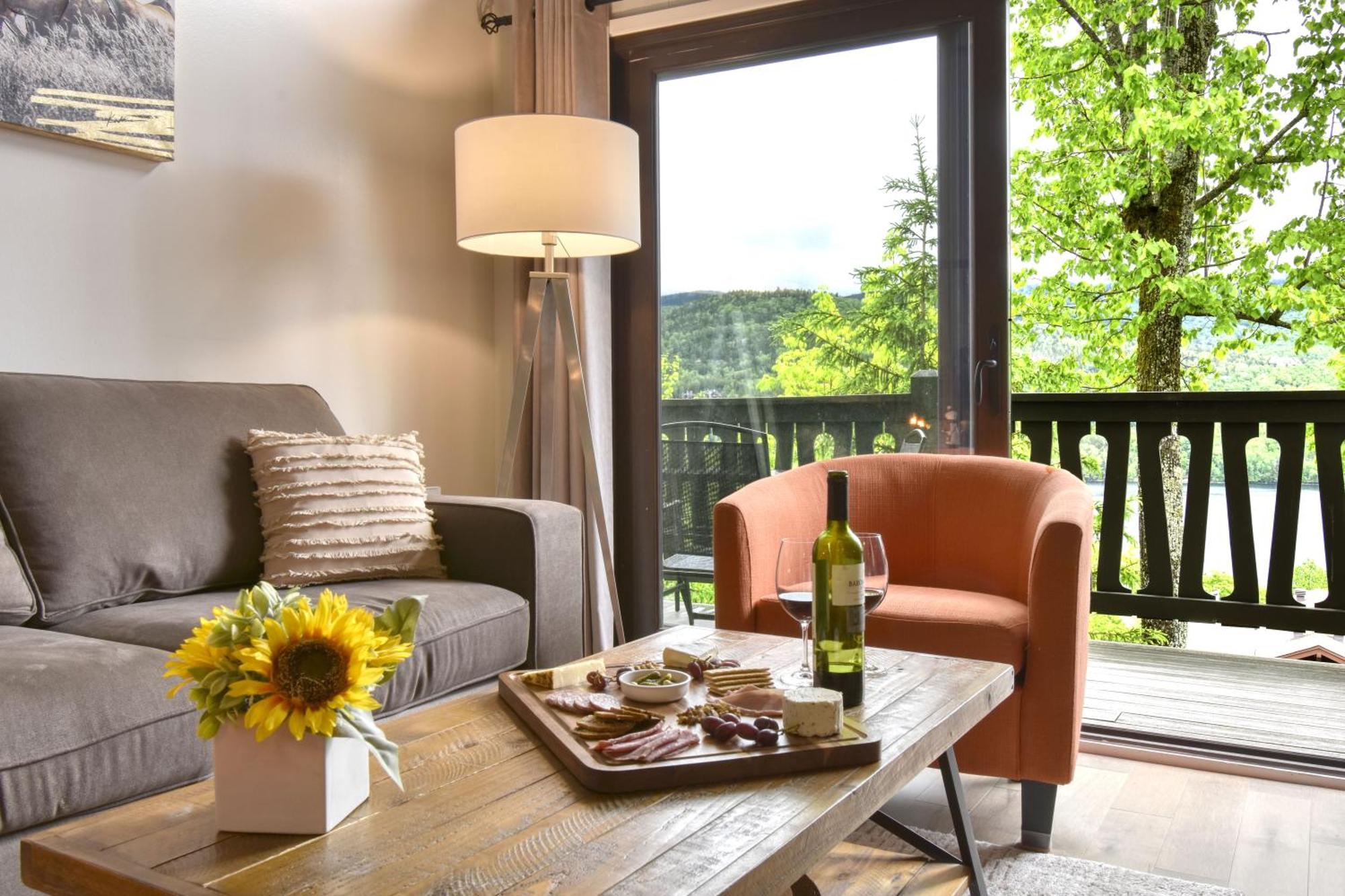 Stunning Condo - View On Lake Tremblant & Mountain Mont-Tremblant Exterior foto